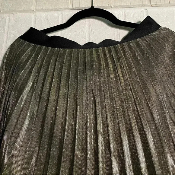 Black & Gold MIDI Skirt Pleated Size Medium Party Wedding Stretch Waist Shiny - Picture 7 of 9